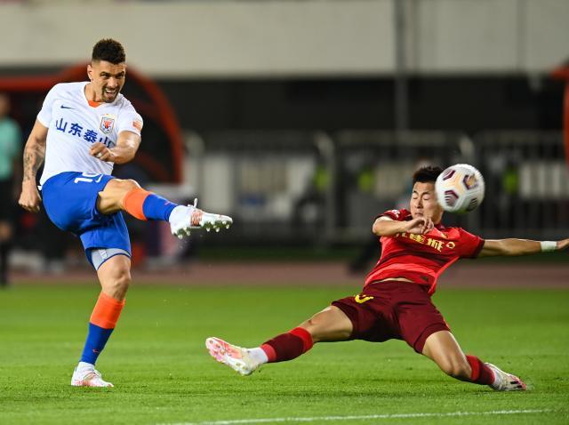 华体会官网-两大巴西落寞豪门追求莫伊塞斯 先降薪再踢巴乙？